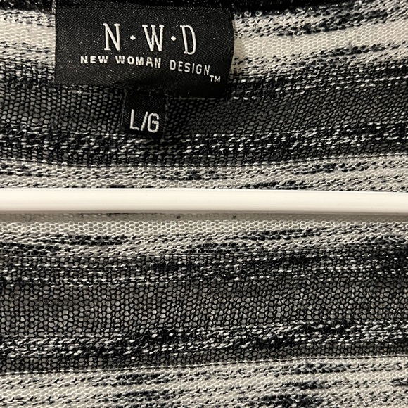 New Woman’s Design cardigan - Picture 2 of 2